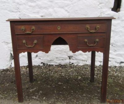 Georgian mahogany lowboy