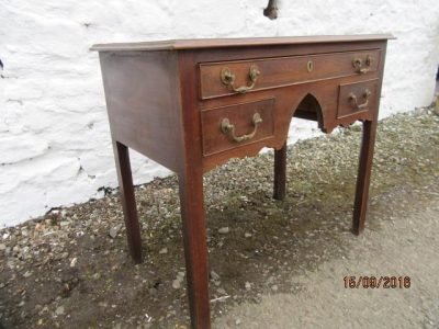 Georgian mahogany lowboy - Image 2