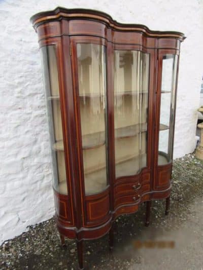 SOLD Edwardian serpentine mahogany display cabinet. - Image 3