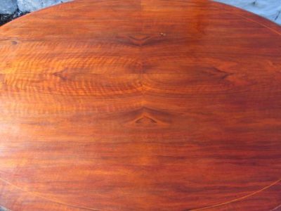 Victorian walnut tilt top Loo table. 19th century Antique Furniture 5