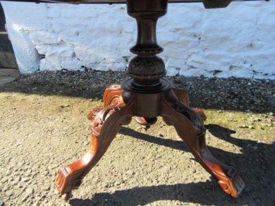 Victorian walnut tilt top Loo table. - Image 4