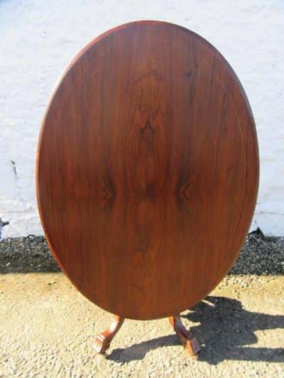 Victorian walnut tilt top Loo table. 19th century Antique Furniture 3