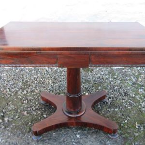 Regency rosewood foldover card table. 19th century Antique Tables