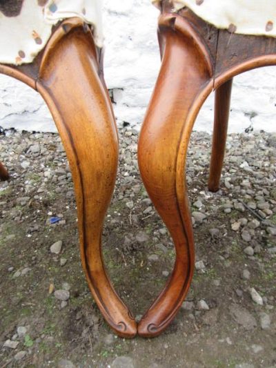 Set of Victorian carved walnut balloon back dining chairs. - Image 2