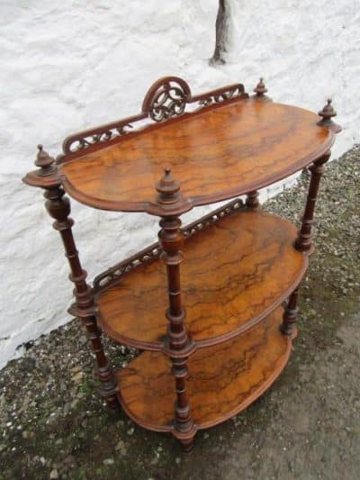 Victorian figured walnut three tire wotnot 19th century Antique Furniture 4