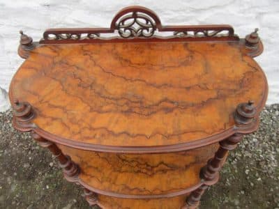 Victorian figured walnut three tire wotnot 19th century Antique Furniture 5