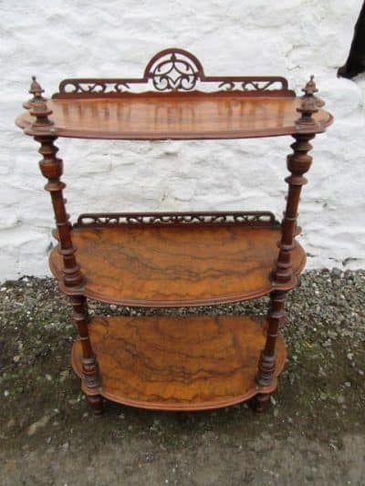 Victorian figured walnut three tire wotnot 19th century Antique Furniture 6