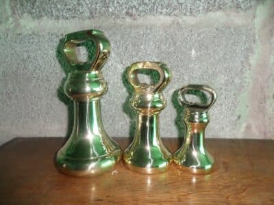 A SPLENDID SET 7lb to 1/2oz BUTCHER’S BRASS WEIGHTS.1920-1960’s Antique Collectibles 4