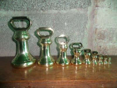 A SPLENDID SET 7lb to 1/2oz BUTCHER’S BRASS WEIGHTS.1920-1960’s Antique Collectibles 7