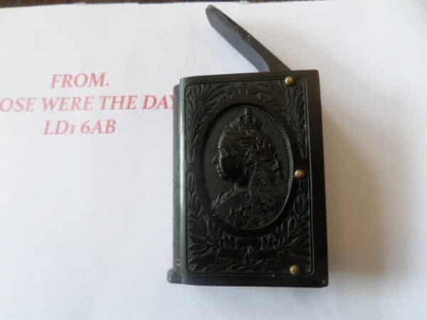SPECIAL COMMEMORATIVE VESTSA CASE. AFTER HER FUNERAL IN 1901 - Image 3