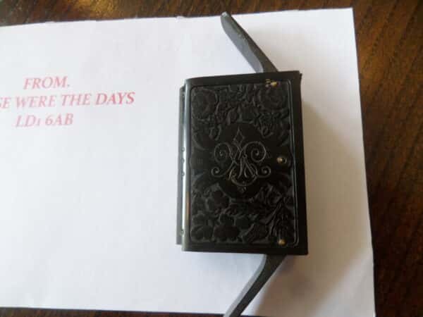 SPECIAL COMMEMORATIVE VESTSA CASE. AFTER HER FUNERAL IN 1901 - Image 4