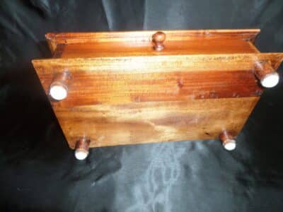 AN EDWARDIAN MAHOGANY DESK TIDY/ORGANISER/LETTER RACK  c1908 - Image 4