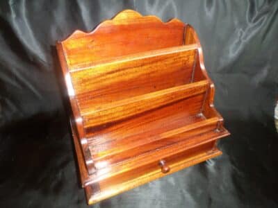 AN EDWARDIAN MAHOGANY DESK TIDY/ORGANISER/LETTER RACK  c1908 - Image 5