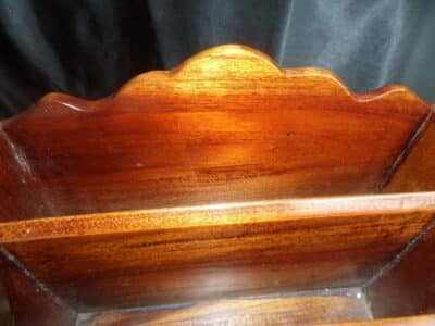 AN EDWARDIAN MAHOGANY DESK TIDY/ORGANISER/LETTER RACK  c1908 - Image 7