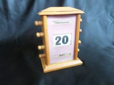 EDWARDIAN ( Early 1900’s) OAK PERPETUAL CALENDAR Antique Collectibles 3