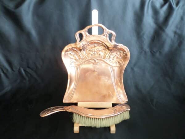 AN ‘ART NOUVEAU’ CRUMB TRAY & BRUSH. Early 1900’s Antique Collectibles 3