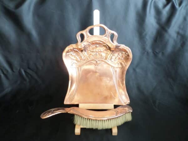 AN 'ART NOUVEAU' CRUMB TRAY & BRUSH. Early 1900's