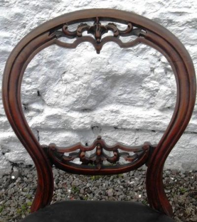 Set 6 Victorian walnut balloon back chairs - Image 3
