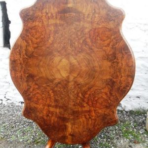 Victorian Burr walnut loo table 19th century Antique Tables
