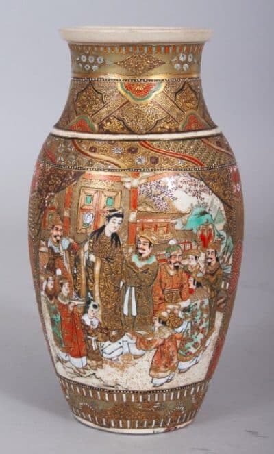 EARLY 20TH CENTURY JAPANESE SATSUMA EARTHENWARE VASE