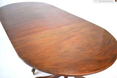 Georgian style three ped dining table - Image 2