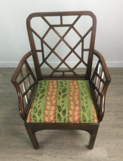 Geo III Chinese Chippendale mahogany elbow chairs - Image 5