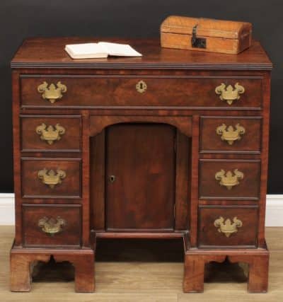 George III Mahogany Kneehole desk A George III mahogany kneehole desk Antique Desks 3