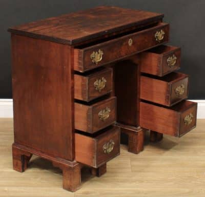 George III Mahogany Kneehole desk A George III mahogany kneehole desk Antique Desks 6