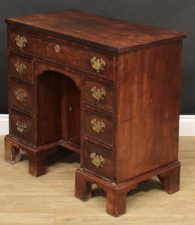 George III Mahogany Kneehole desk A George III mahogany kneehole desk Antique Desks 7