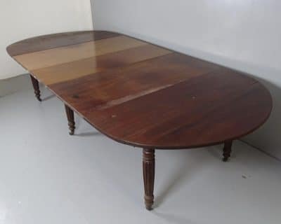 A Georgian extending drop leaf table. - Image 3