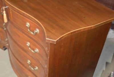Geo III serpentine chest of drawers - Image 4