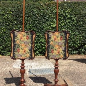 Pr Victorian rosewood and tapestry pole screens. 19th century Antique Furniture