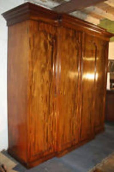 Victorian breakfront four door mahogany wardrobe. - Image 2