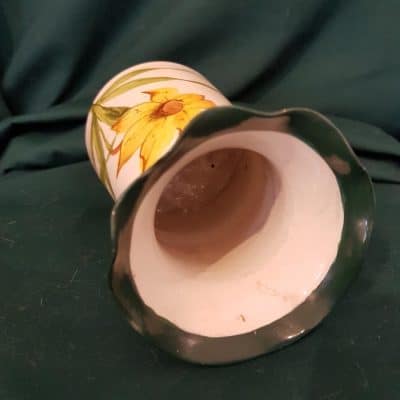 Wemyss ware splayed rim vase, daffodils - Image 2