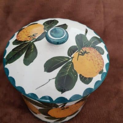Large Wemyss lidded biscuit barrel decorated with oranges - Image 2