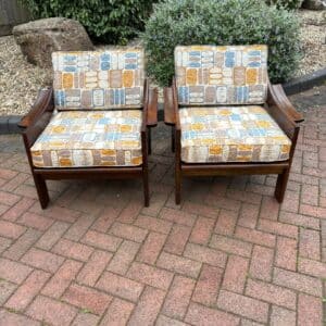 Pair of Mid Century Lounge Armchairs armchairs Antique Chairs