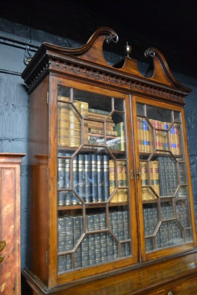 GEORGIAN SECRETAIRE BOOKCASE - Image 2