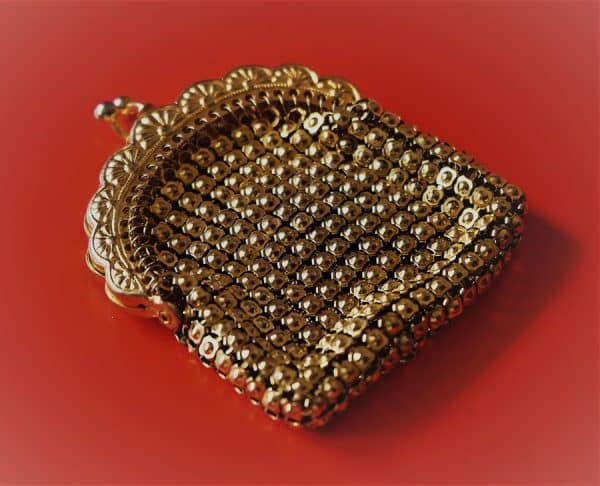A Vintage Miniature Gilt Metal Mesh Purse - Image 2