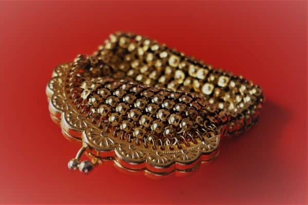 A Vintage Miniature Gilt Metal Mesh Purse - Image 5