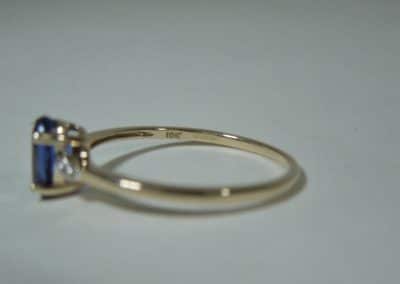 9ct Gold Blue Sapphire Diamond Ring - Image 6