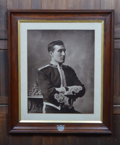Half-length Black & White Portrait SAI3364