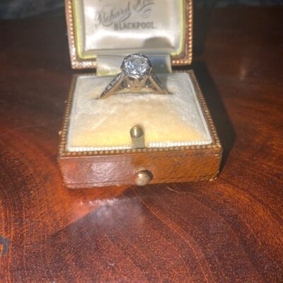 Diamond 18Ct Gold & Platinum Ladies ring. - Image 12
