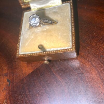 Diamond 18Ct Gold & Platinum Ladies ring. - Image 9