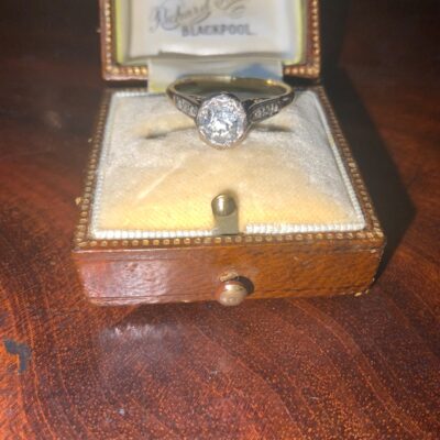 Diamond 18Ct Gold & Platinum Ladies ring. - Image 8