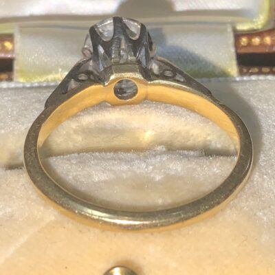Diamond 18Ct Gold & Platinum Ladies ring. - Image 6