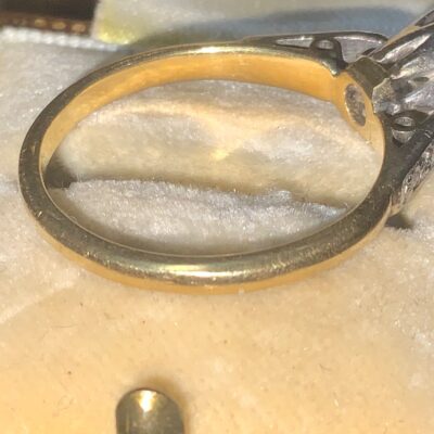 Diamond 18Ct Gold & Platinum Ladies ring. - Image 4
