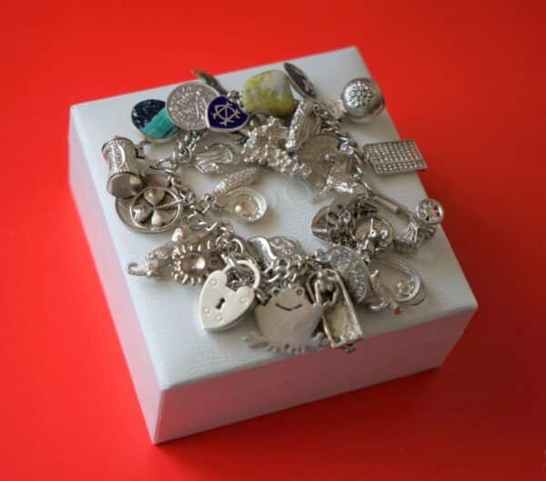 UK A Vintage 1963 Heavy Silver Charm Bracelet With 38 Silver Charms - Ideal Birthday Present / Boxed - Image 4