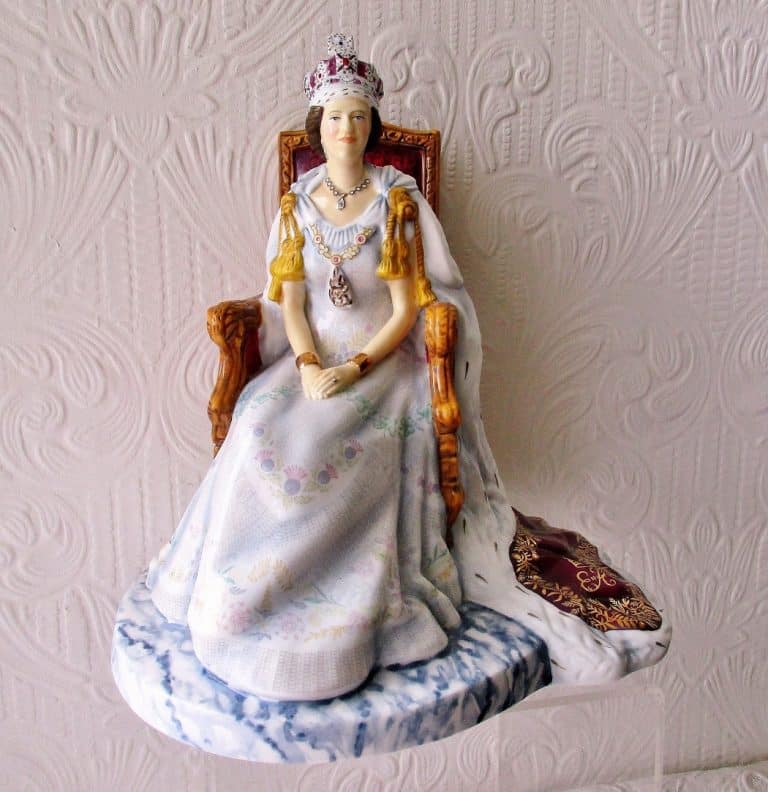 Royal Doulton Porcelain Figurine ~ “Diamond Jubilee” ~ HN 5582 ~ Different Colourway Figurine Vintage Diamond Jubilee HN 5582