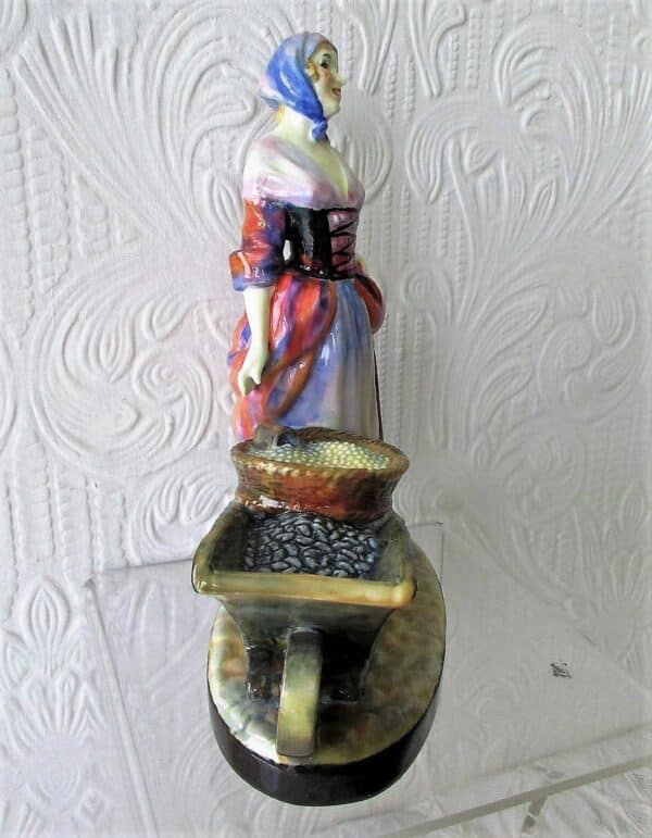Vintage Royal Doulton English Porcelain Figurine ~ "Molly Malone" ~ HN 1455 - Image 4