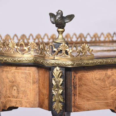 Louis XV Style Three Tier Étagère - Image 4